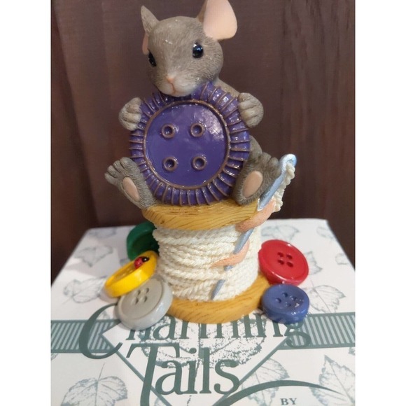 Charming Tails Fitz & Floyd "YOU'RE CUTE AS A BUTTON" Purple Button 89/115 - Picture 2 of 6